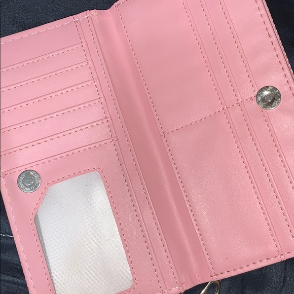 Hello Kitty Wallet - Picture 2 of 4